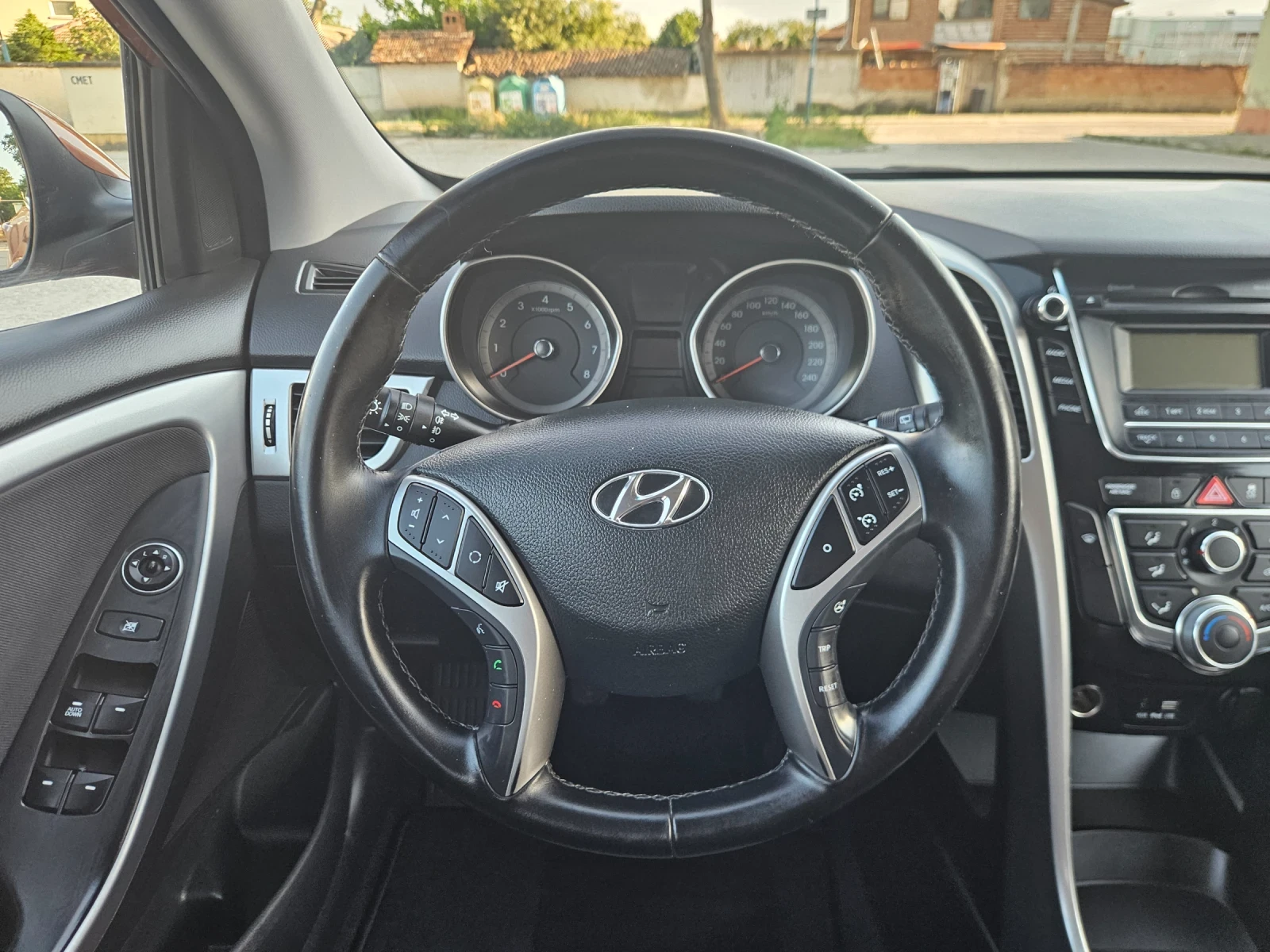 Hyundai I30 1.6 MPI, снимка 11 - Автомобили и джипове - 54704536