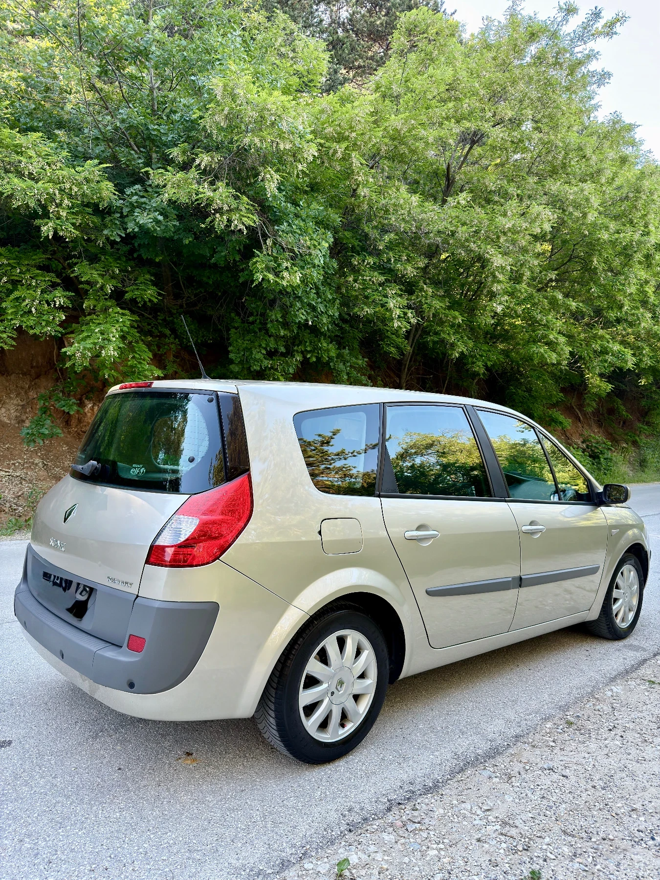 Renault Grand scenic Facelift, снимка 4 - Автомобили и джипове - 54721835