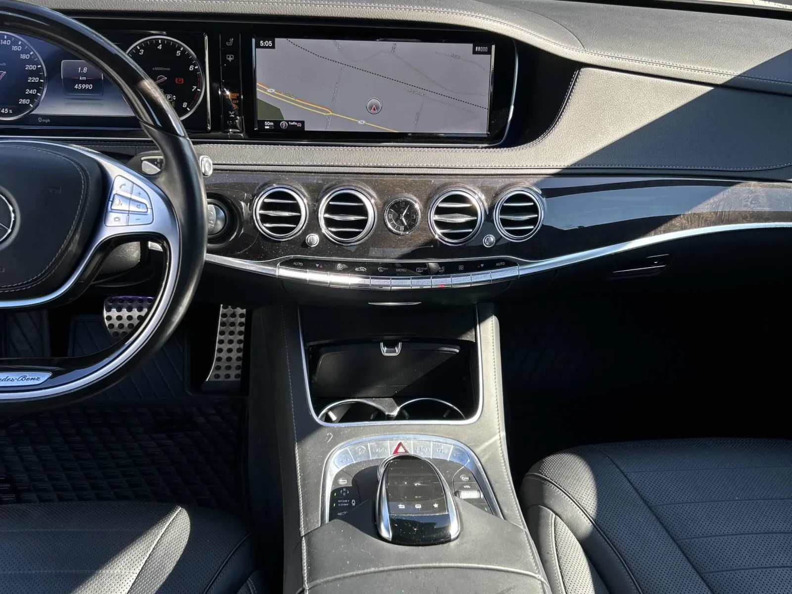 Mercedes-Benz S 550 Обдухване / HUD / Burmester / 360 камери / Асистен, снимка 11 - Автомобили и джипове - 54910732