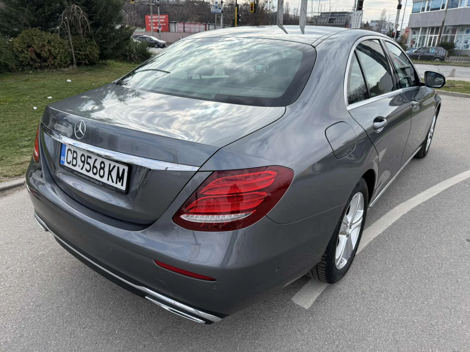 Mercedes-Benz E 220, снимка 5 - Автомобили и джипове - 55590898