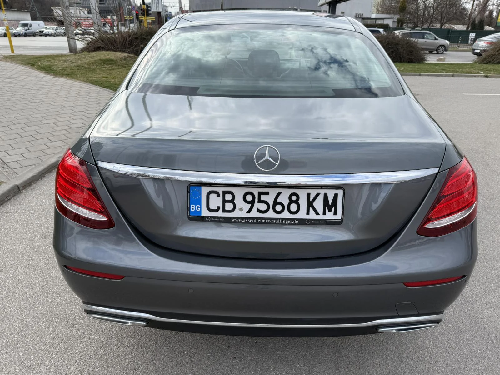 Mercedes-Benz E 220, снимка 4 - Автомобили и джипове - 55590898