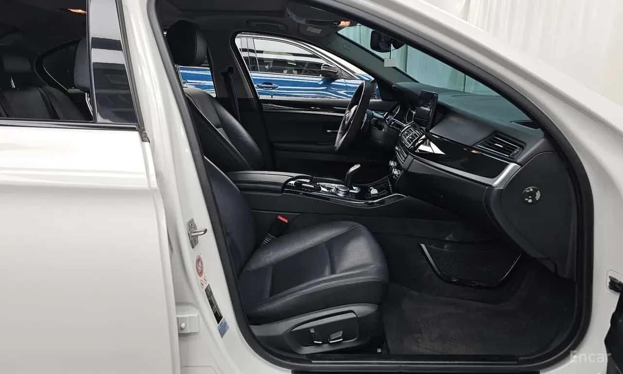 BMW 530 * 530d xDrive M Aero Dynamic * ЦЕНА ДО БГ, снимка 11 - Автомобили и джипове - 55627578