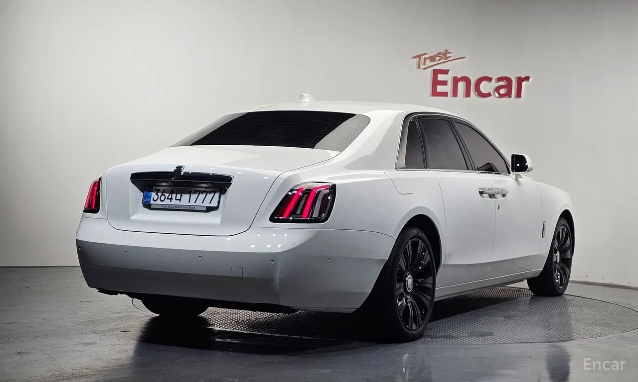Rolls-Royce Ghost 6.7 V12| BESPOKE SOUND| SHOOTING STAR| , снимка 2 - Автомобили и джипове - 55871920