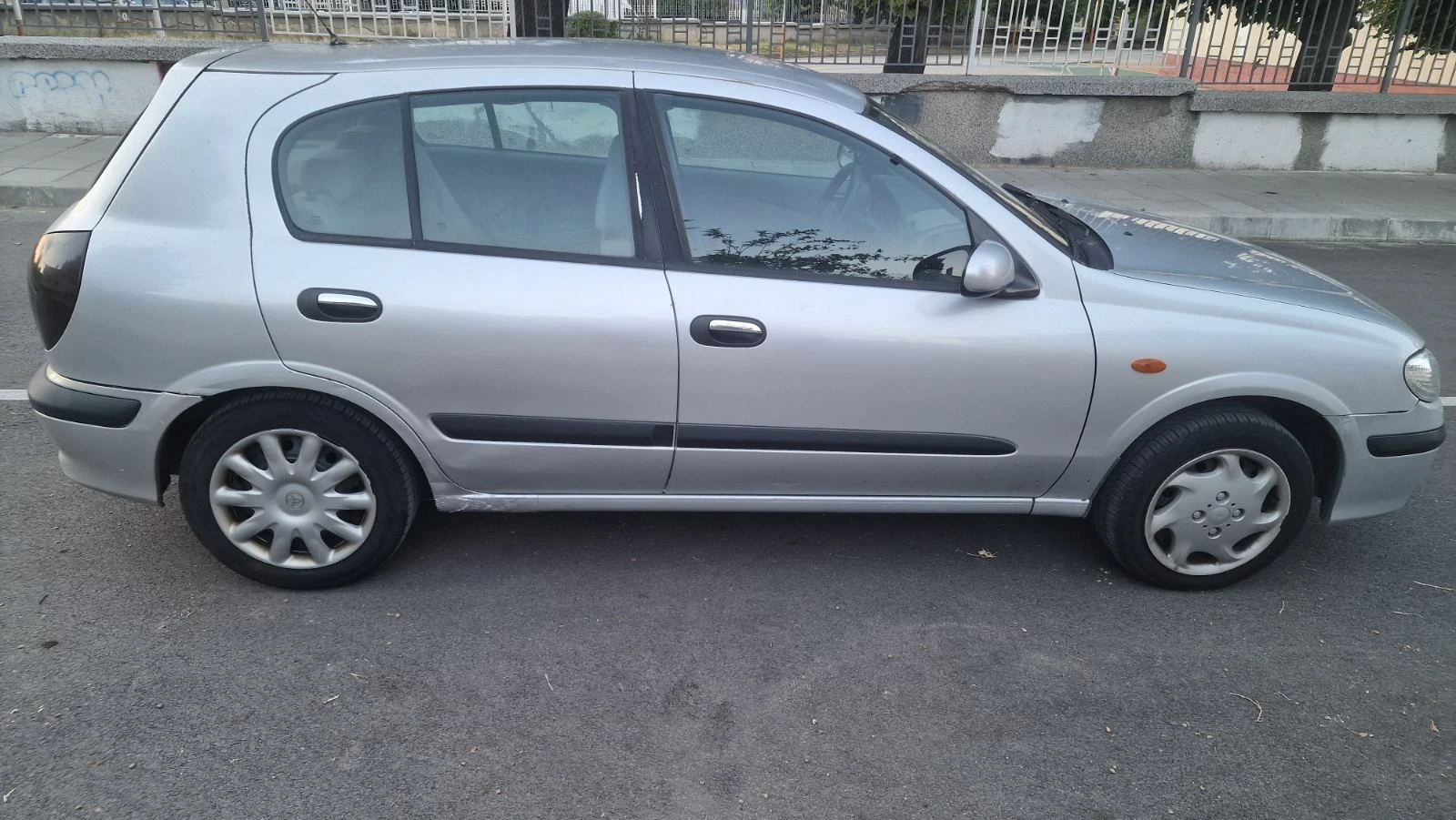 Nissan Almera, снимка 4 - Автомобили и джипове - 56012783