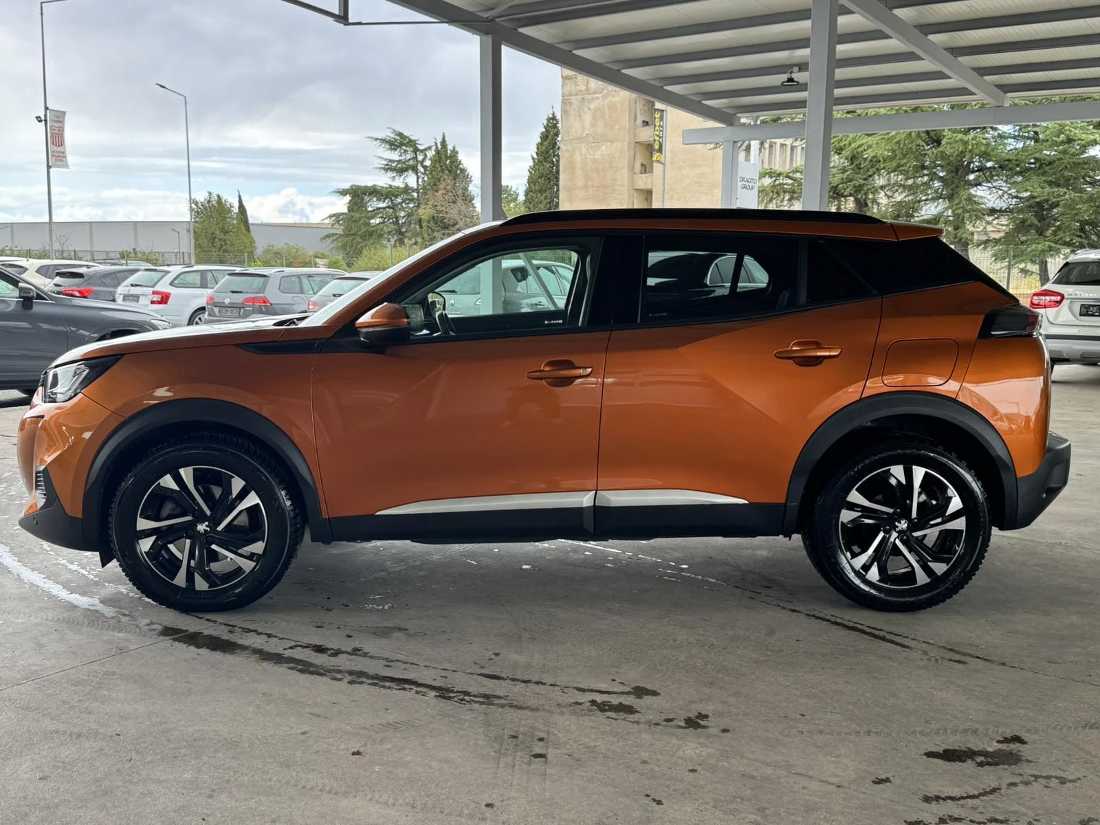 Peugeot 2008 1.5BLUEHDI* 130ps* ALLURE* DISTRONIC* КОЖА* НАВИ* , снимка 2 - Автомобили и джипове - 56191937