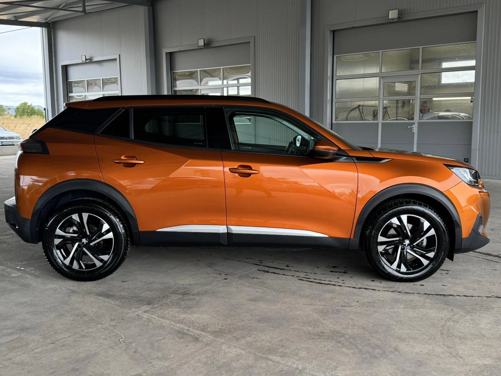 Peugeot 2008 1.5BLUEHDI* 130ps* ALLURE* DISTRONIC* КОЖА* НАВИ* , снимка 6 - Автомобили и джипове - 56191937