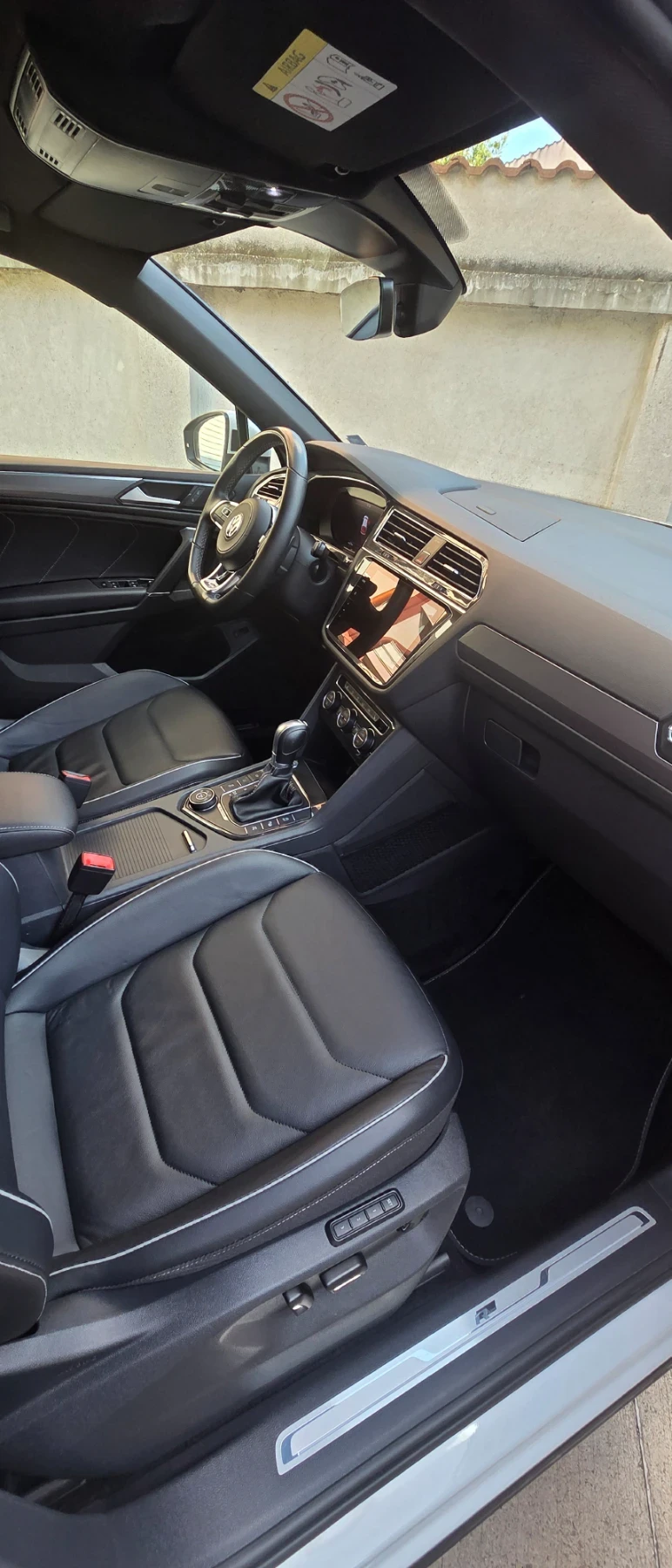VW Tiguan R-LINE, снимка 5 - Автомобили и джипове - 55286938