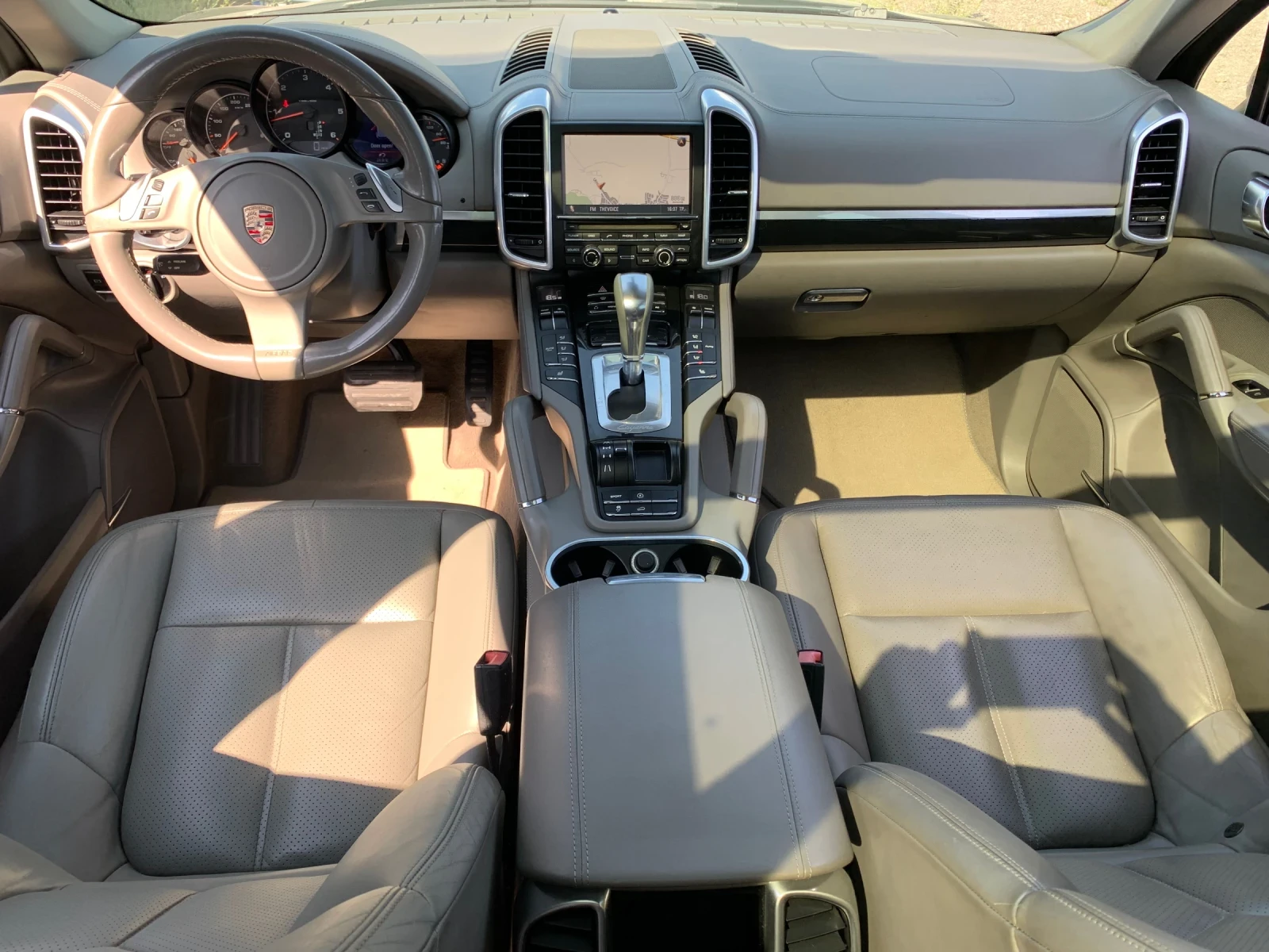 Porsche Cayenne GTS PACK* 22цола* ПАНО* СЕРВ.ИСТ* ПРУЖИНИ* ПОДГРЕВ - изображение 8