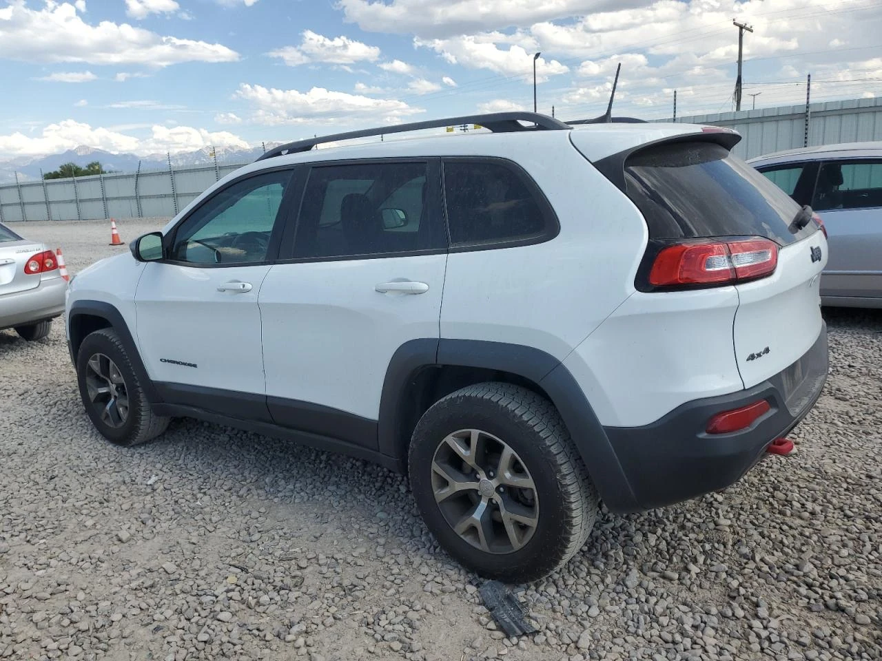 Jeep Cherokee Trailhawk - изображение 3