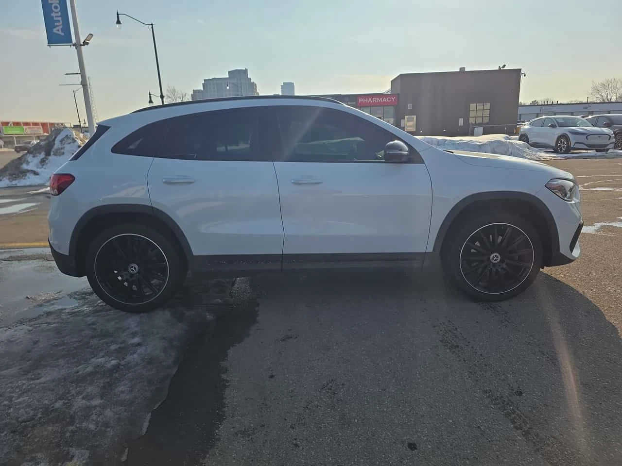 Mercedes-Benz GLA 250 * CARFAX * ДИСТРОНИК * 360 * AMBIENT - изображение 3