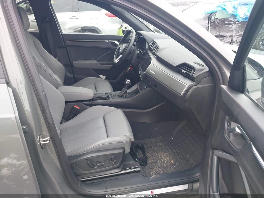 Audi Q3 Q3 Premium Plus 45 TFSI Sline Quattro - изображение 9