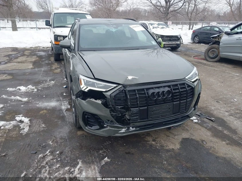 Audi Q3 Q3 Premium Plus 45 TFSI Sline Quattro - изображение 2