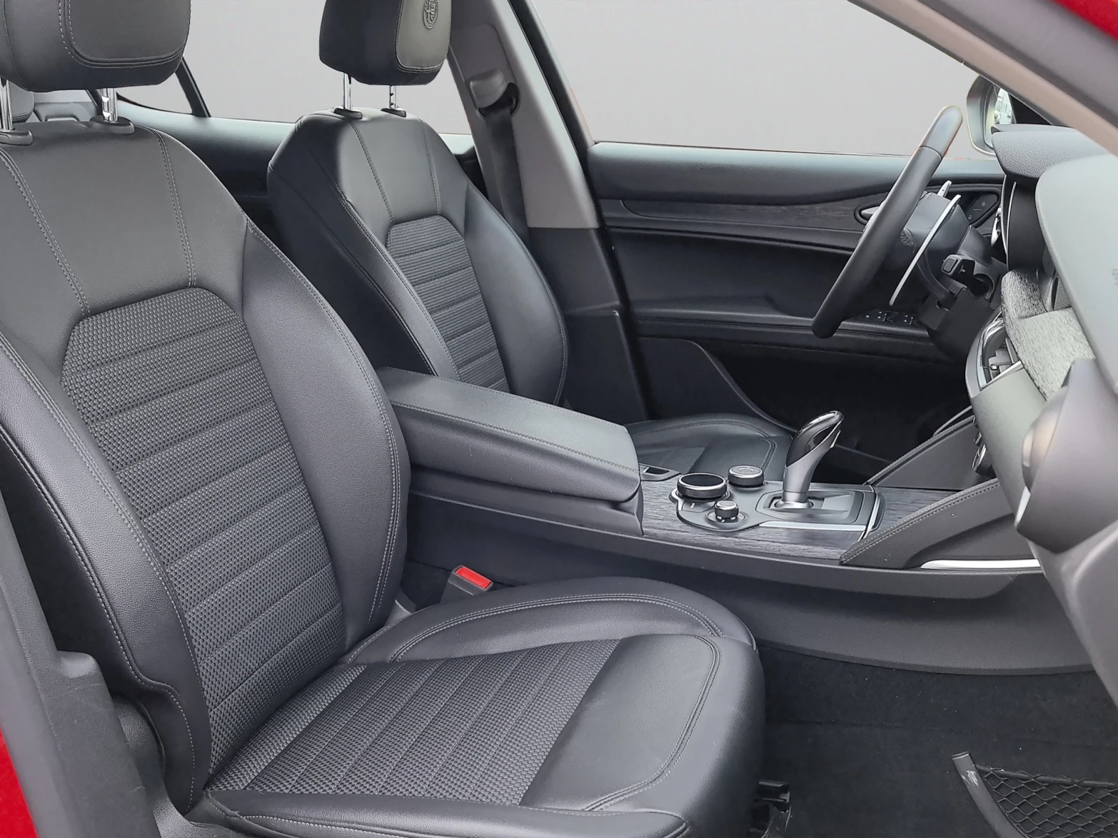 Alfa Romeo Stelvio 2.2 Diesel 210 hp AT8 Q4, снимка 10 - Автомобили и джипове - 53888587