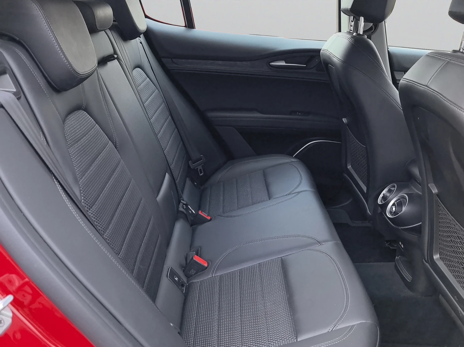 Alfa Romeo Stelvio 2.2 Diesel 210 hp AT8 Q4, снимка 16 - Автомобили и джипове - 53888587