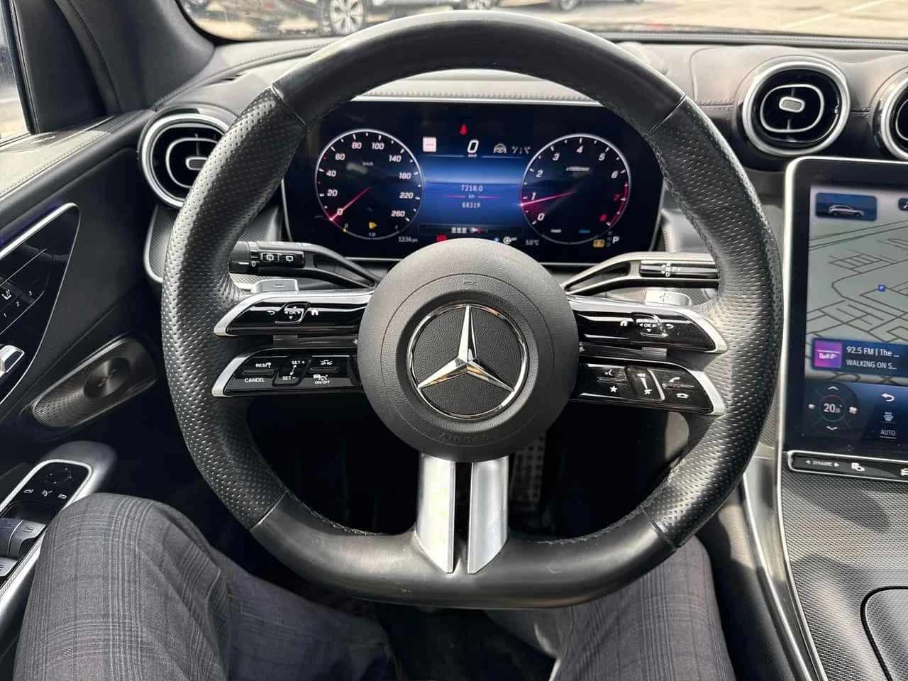 Mercedes-Benz GLC 300 / DISTRONIC / 360 / BURMESTER , снимка 16 - Автомобили и джипове - 54071188