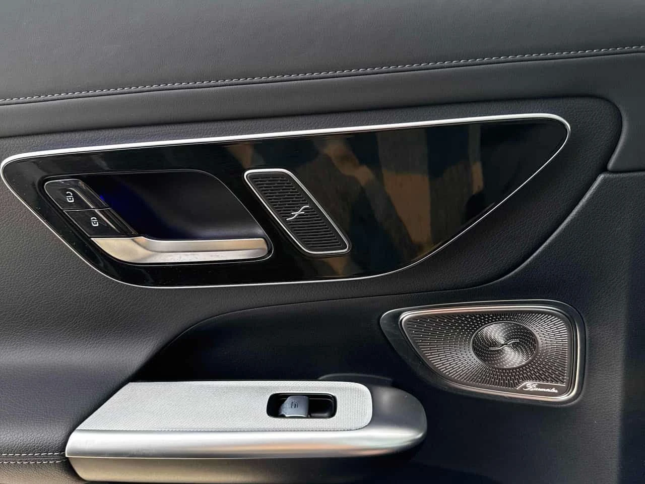 Mercedes-Benz GLC 300 / DISTRONIC / 360 / BURMESTER , снимка 10 - Автомобили и джипове - 54071188