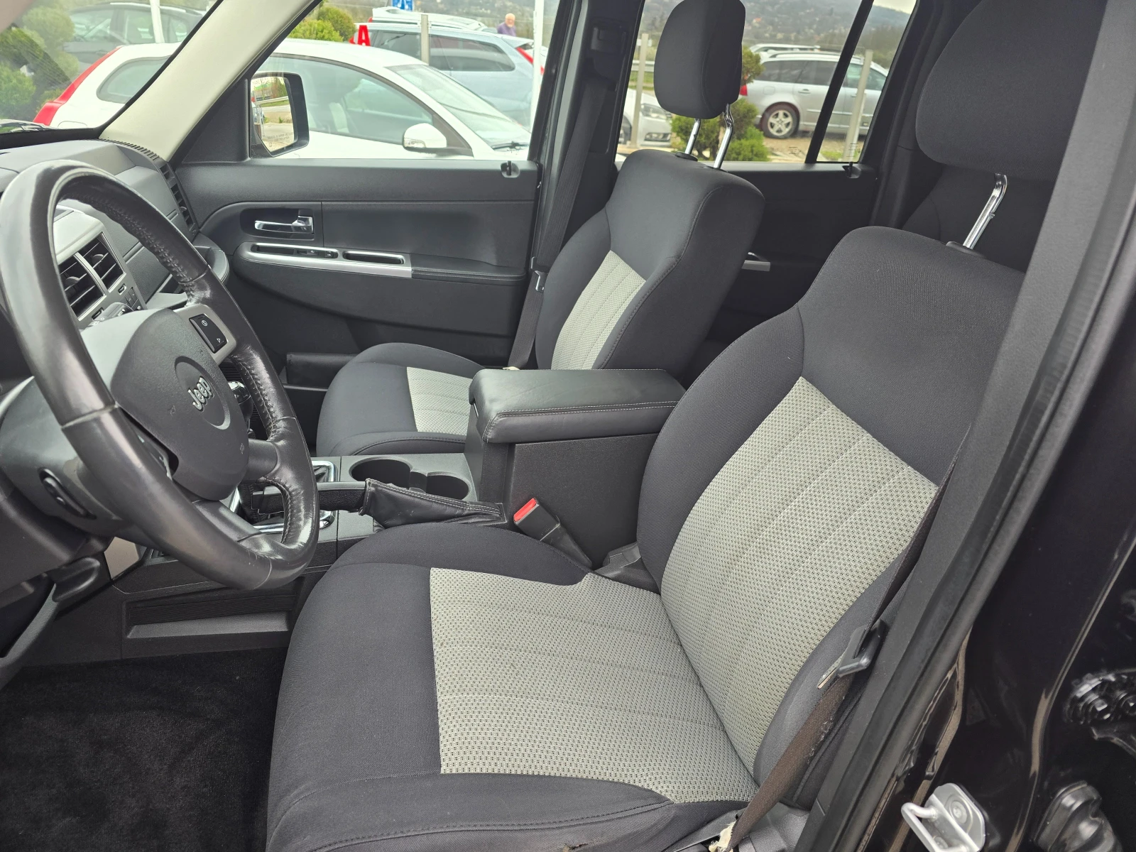 Jeep Cherokee 2, 8 CRDI НОВ ВНОС !! РЕАЛНИ 110000 км. !!, снимка 13 - Автомобили и джипове - 54171246