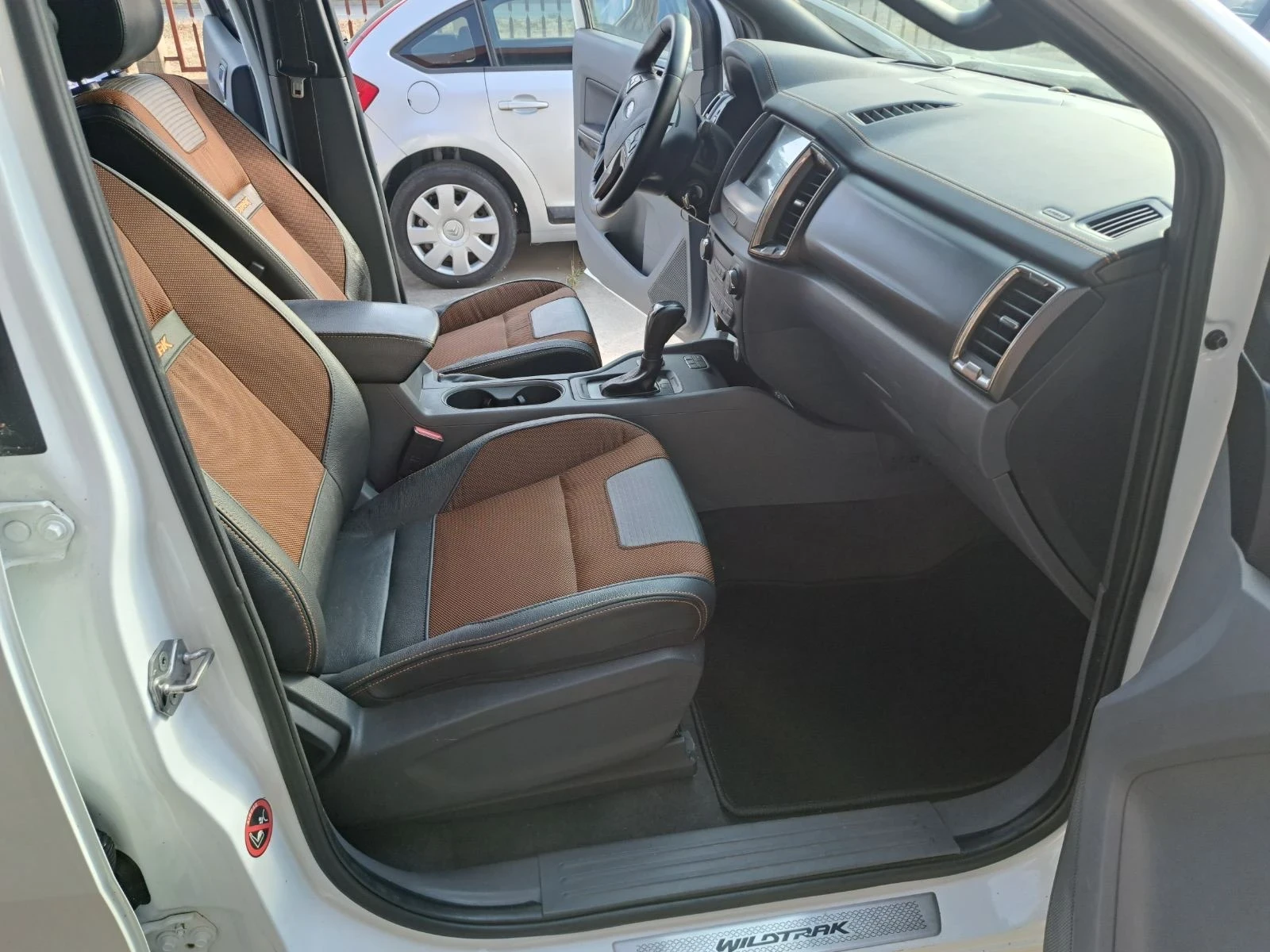 Ford Ranger 3.2 tdci Wildtrak, снимка 10 - Автомобили и джипове - 54259053
