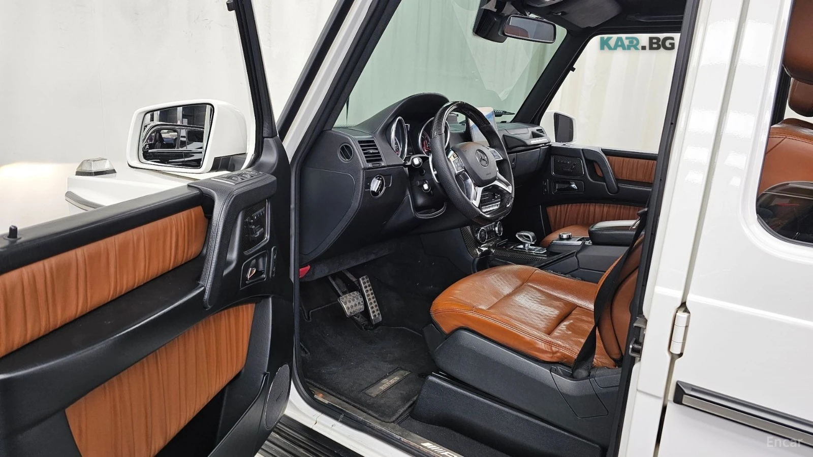 Mercedes-Benz G 63 AMG* МОНИТОРИ* КОЖА* ПАНО* НАВИ, снимка 10 - Автомобили и джипове - 54998082