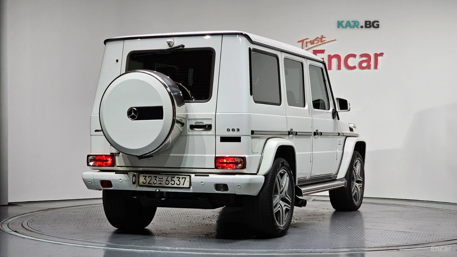 Mercedes-Benz G 63 AMG* МОНИТОРИ* КОЖА* ПАНО* НАВИ, снимка 2 - Автомобили и джипове - 54998082