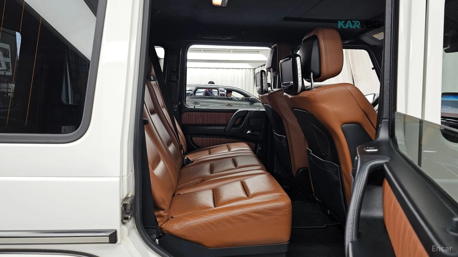 Mercedes-Benz G 63 AMG* МОНИТОРИ* КОЖА* ПАНО* НАВИ, снимка 12 - Автомобили и джипове - 54998082