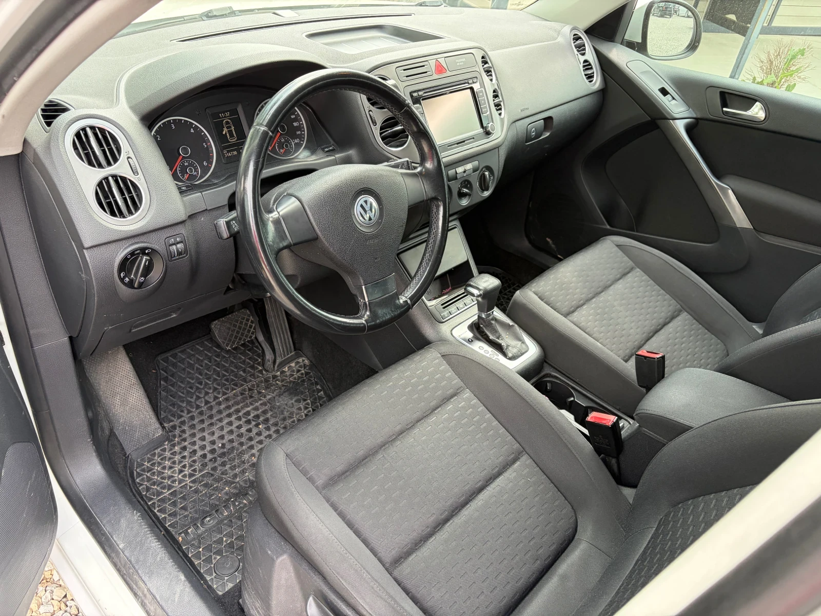 VW Tiguan 2.0TDI, снимка 3 - Автомобили и джипове - 55070510