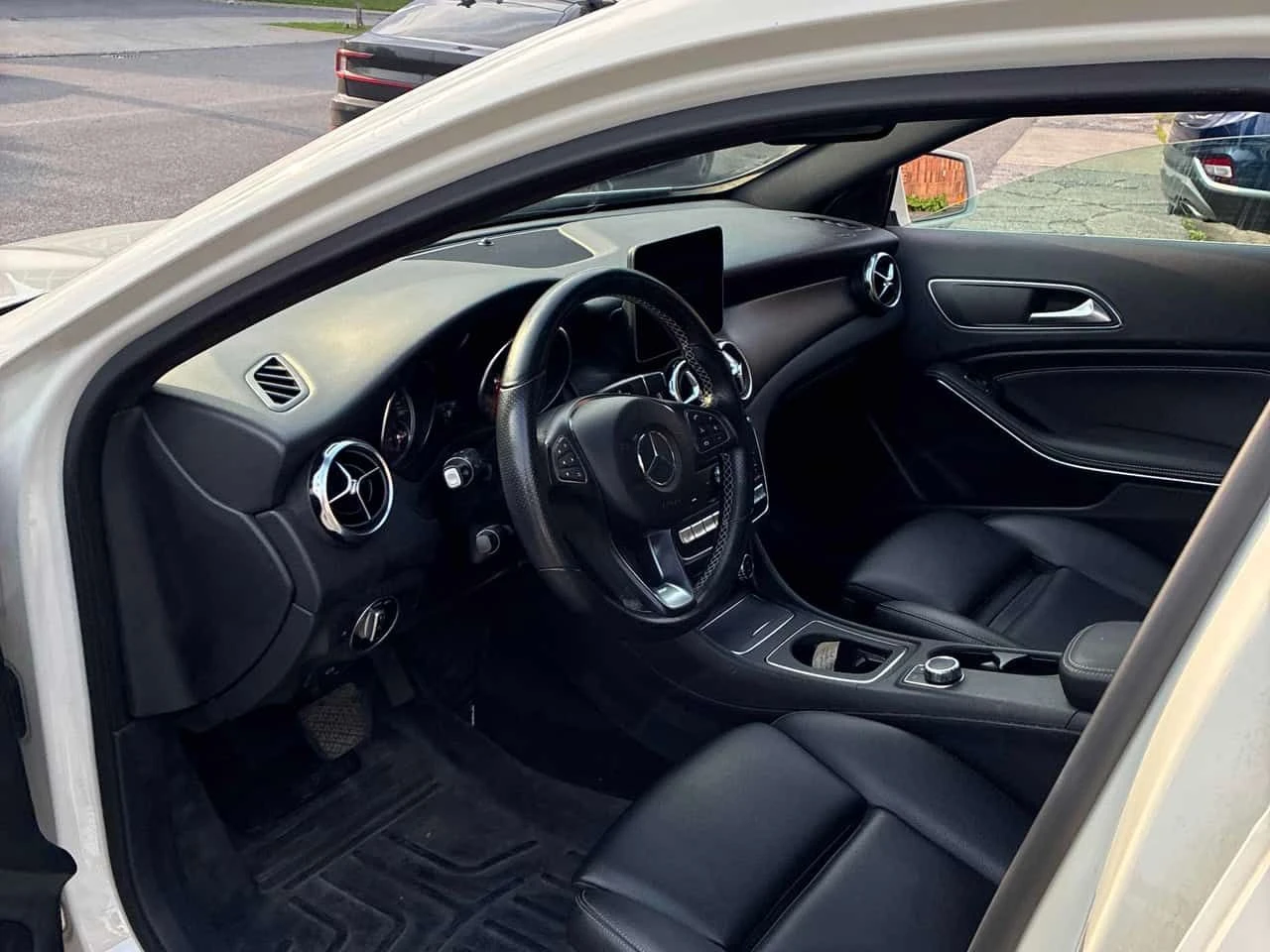 Mercedes-Benz GLA * 250 * АВТОКРЕДИТ БЕЗ ПЪРВОНАЧАЛНА ВНОСКА* , снимка 5 - Автомобили и джипове - 55507949