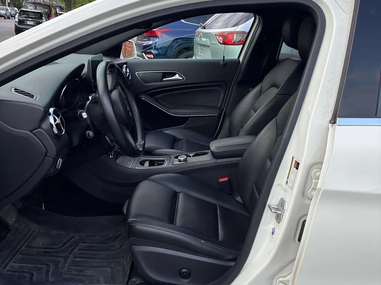Mercedes-Benz GLA * 250 * АВТОКРЕДИТ БЕЗ ПЪРВОНАЧАЛНА ВНОСКА* , снимка 12 - Автомобили и джипове - 55507949