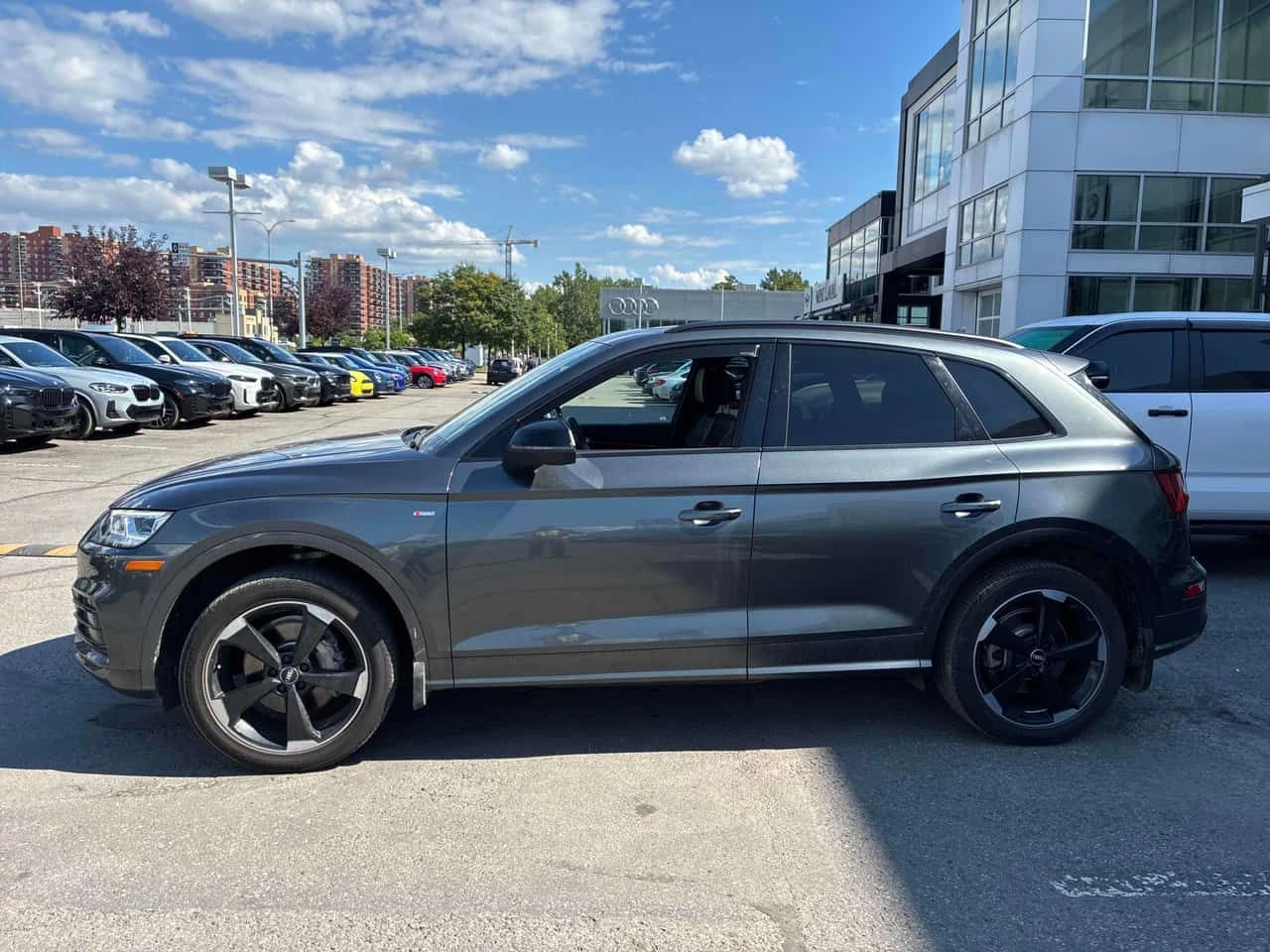 Audi Q5  Progressiv / 360 / LED / ОТ ПРЕДСТАВИТЕЛСТВО , снимка 2 - Автомобили и джипове - 55712301