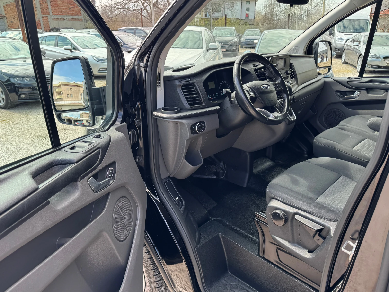 Ford Transit Custom АВТОМАТ-ОБСЛУЖЕН, снимка 7 - Бусове и автобуси - 52876325