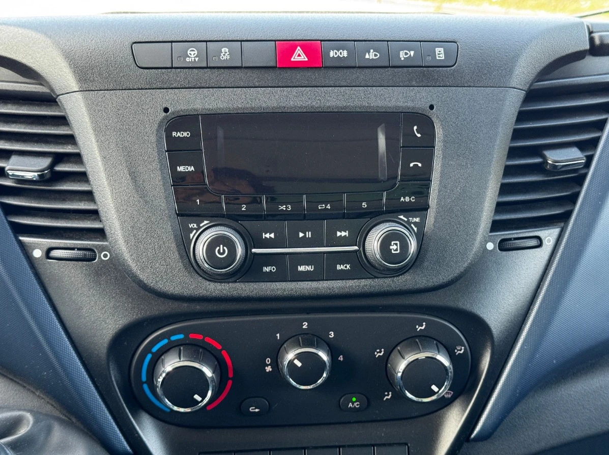 Iveco Daily HI-MATIC* ХЛАДИЛЕН-29* 4.40м* КЛИМА* до 3.5т, снимка 12 - Бусове и автобуси - 54169771