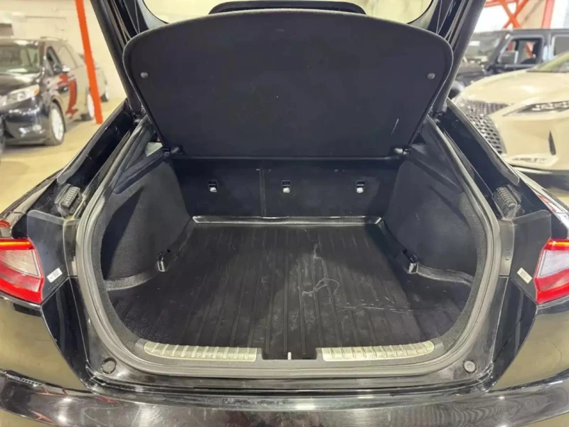 Kia Stinger HeadUp* Обдух* Distronic* GT 3.3i AWD* 360, снимка 5 - Автомобили и джипове - 52317678