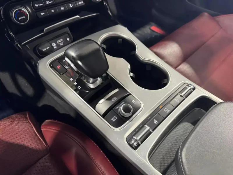 Kia Stinger HeadUp* Обдух* Distronic* GT 3.3i AWD* 360, снимка 10 - Автомобили и джипове - 52317678