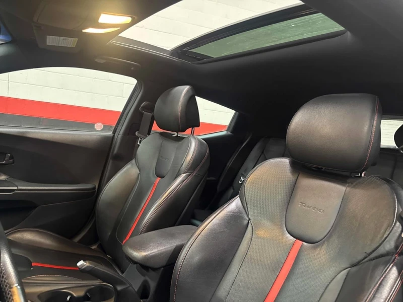 Hyundai Veloster  * Turbo * CARFAX * БЕЗ ПЪРВОНАЧАЛНА ВНОСКА, снимка 11 - Автомобили и джипове - 53076103