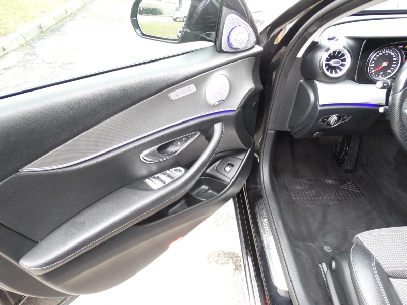 Mercedes-Benz E 220 E220-4 MATIC, снимка 9 - Автомобили и джипове - 53394922