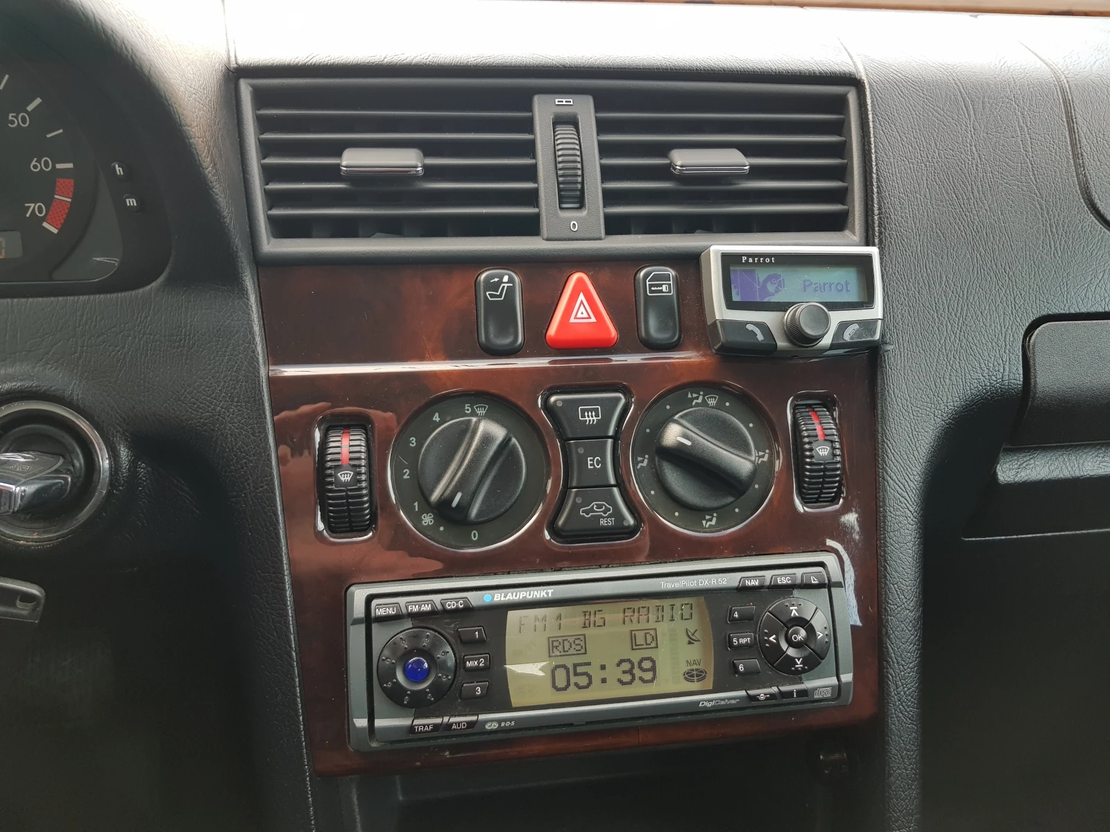 Mercedes-Benz C 180 i FACELIFT ELEGANCE АВТОМАТИК ЛИЗИНГ | Mobile.bg — изображение 16