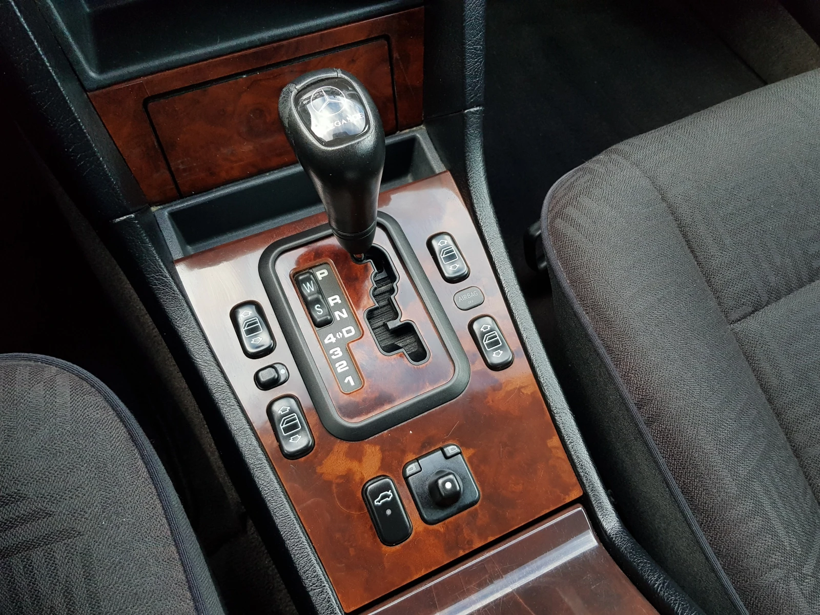 Mercedes-Benz C 180 i FACELIFT ELEGANCE АВТОМАТИК ЛИЗИНГ | Mobile.bg — изображение 15