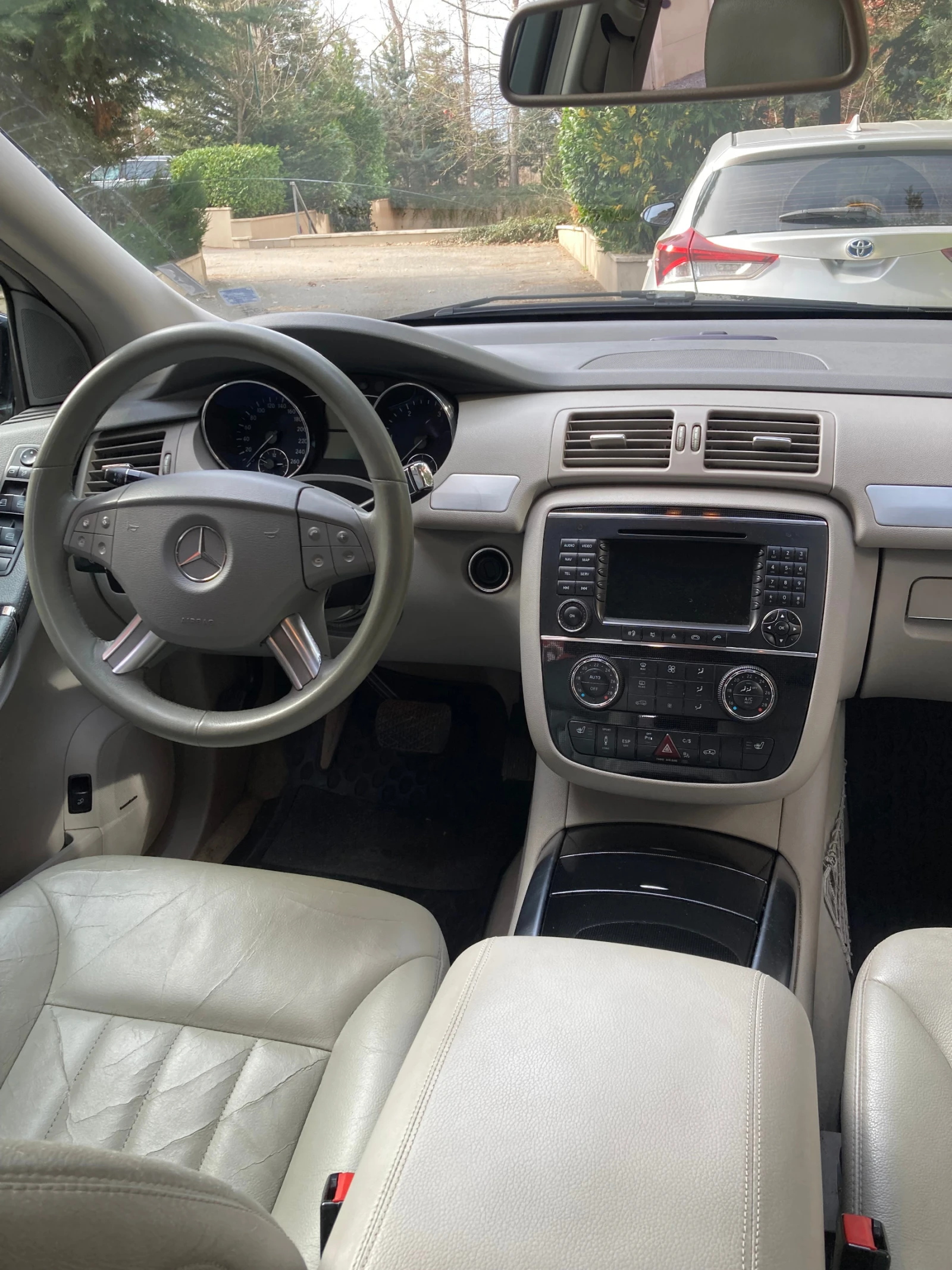 Mercedes-Benz R 320  - изображение 5