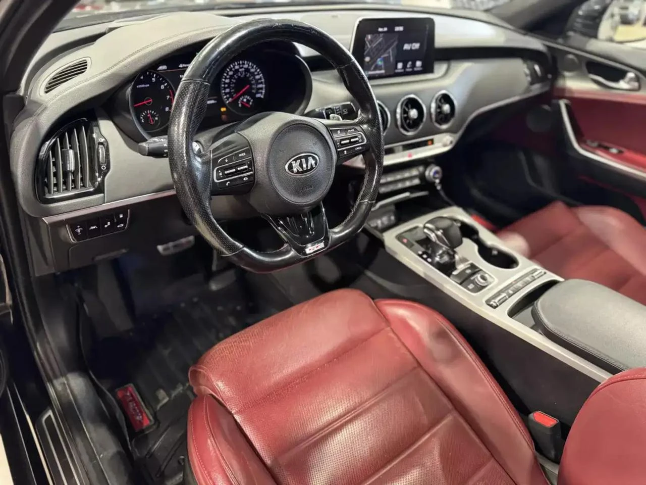 Kia Stinger HeadUp* Обдух* Distronic* GT 3.3i AWD* 360 - изображение 6