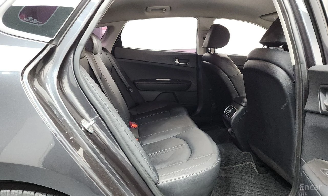 Kia K5 2.0* LUXURY* ПОДГРЕВ* КАМЕРА* КЕЙЛЕС* , снимка 14 - Автомобили и джипове - 54919407