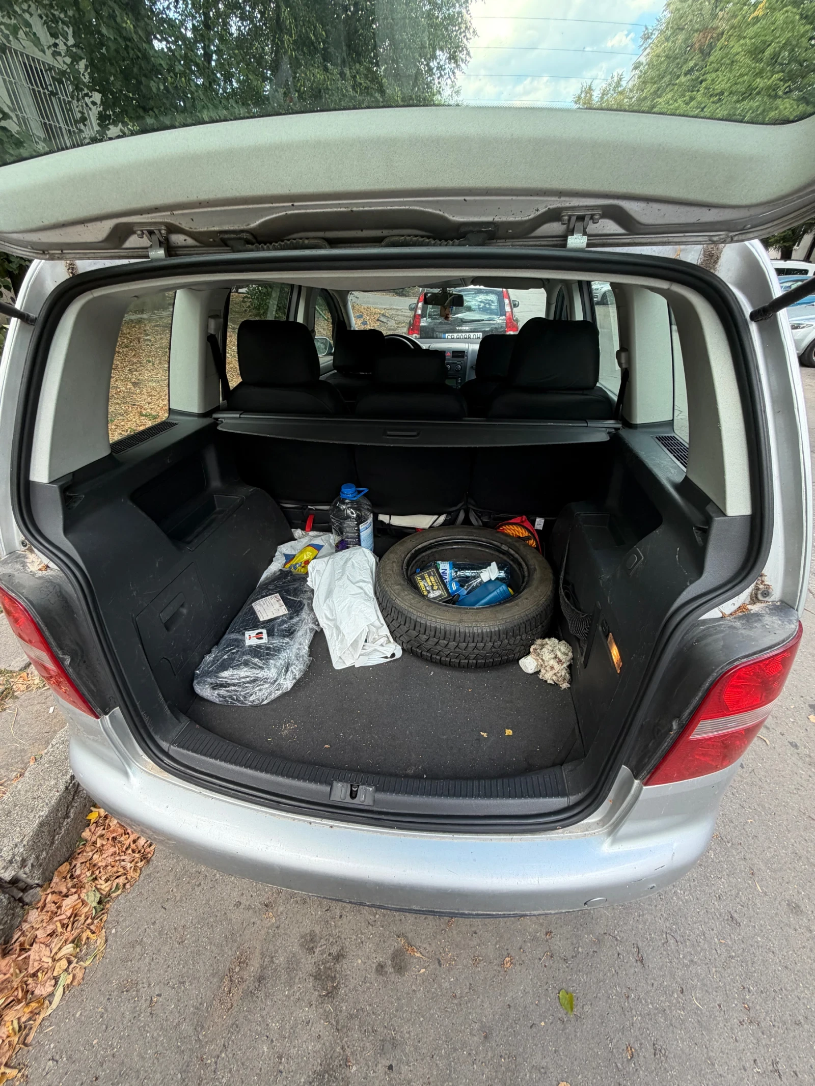 VW Touran, снимка 10 - Автомобили и джипове - 55836983