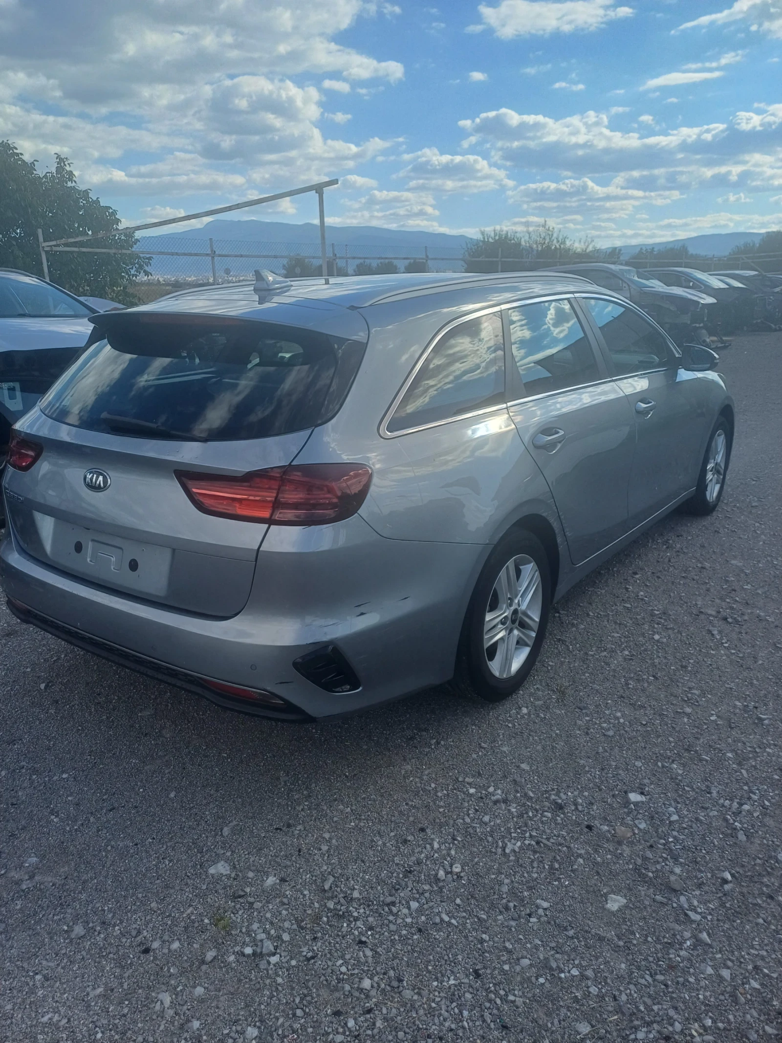 Kia Ceed 1.6 crdi �� ����� | Mobile.bg � ����������� 3