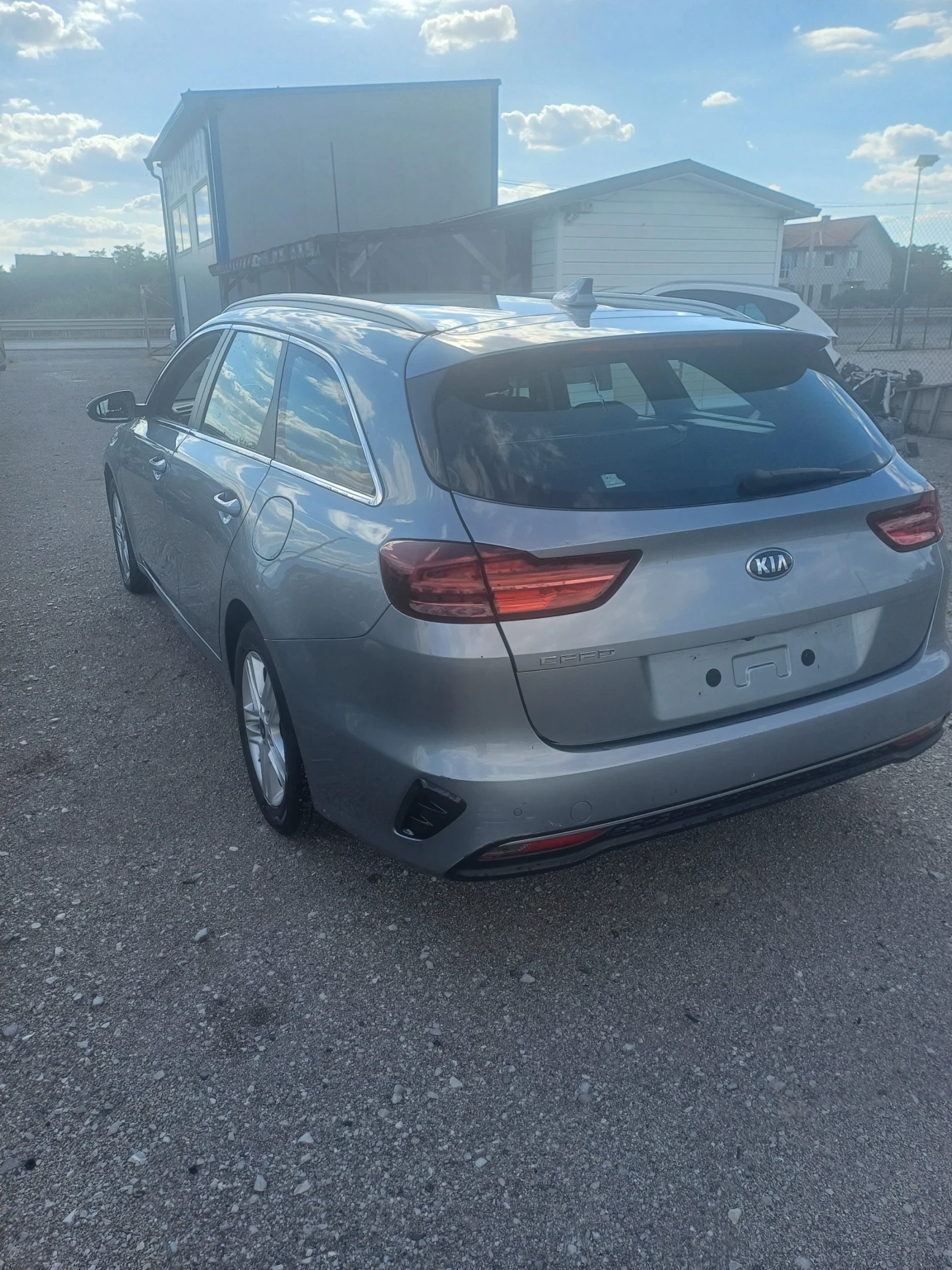 Kia Ceed 1.6 crdi �� ����� | Mobile.bg � ����������� 4