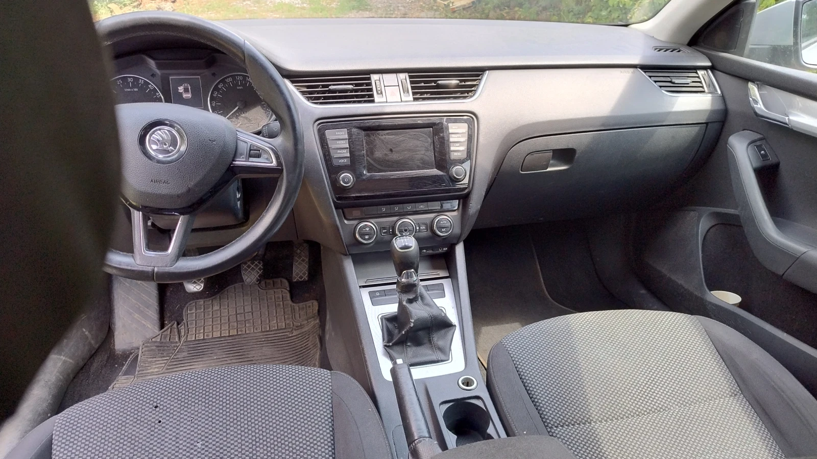 Skoda Octavia 1.6tdi, снимка 5 - Автомобили и джипове - 56249762