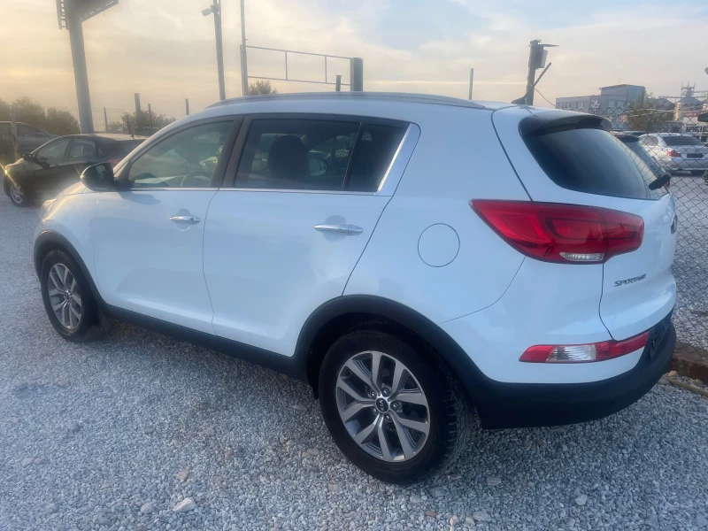 Kia Sportage Джип, снимка 9 - Автомобили и джипове - 47784838