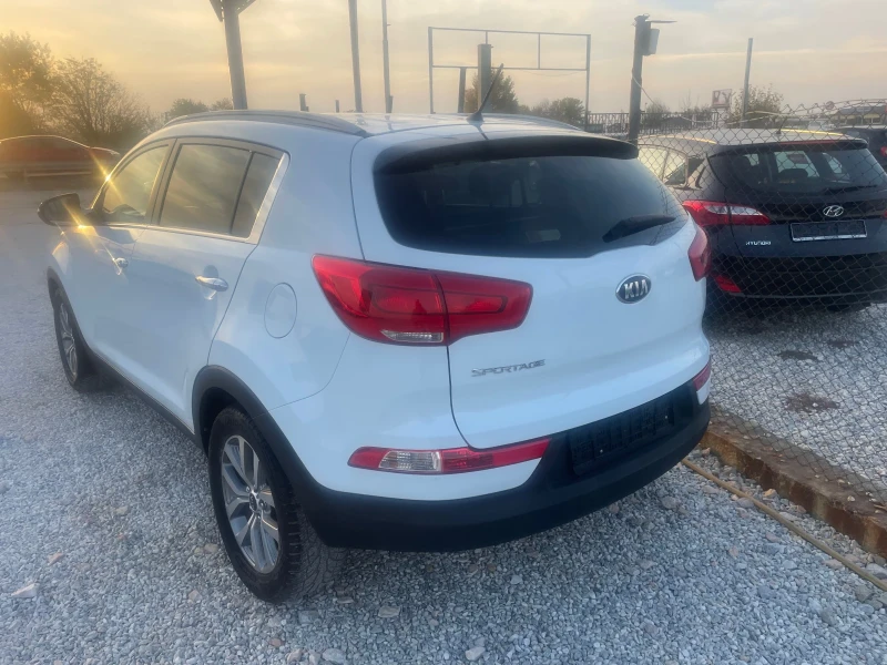 Kia Sportage Джип, снимка 13 - Автомобили и джипове - 47784838