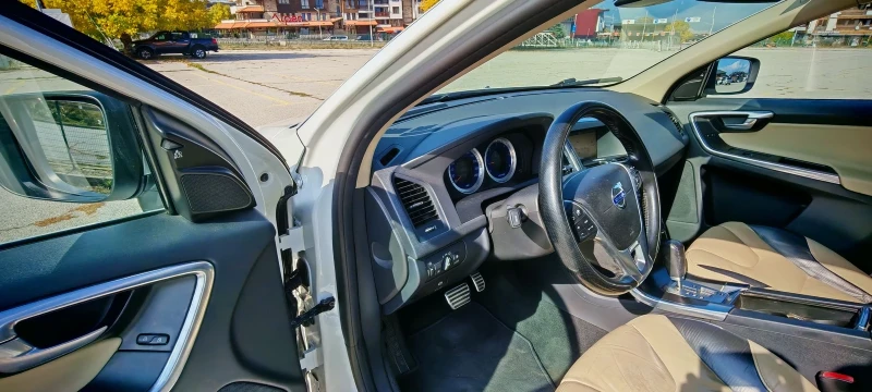 Volvo XC60 R Design AWD, снимка 8 - Автомобили и джипове - 52076350
