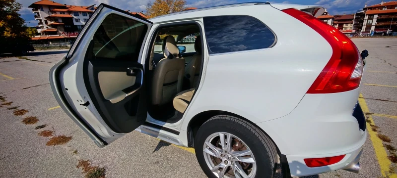 Volvo XC60 R Design AWD, снимка 9 - Автомобили и джипове - 52076350