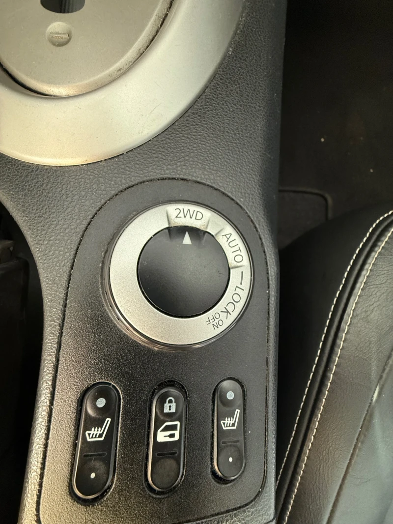 Nissan Qashqai 2.0DCI 4X4 AUTOMATIC Panorama 360 kamera, снимка 13 - Автомобили и джипове - 52882283