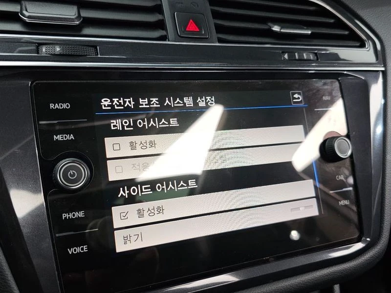 VW Tiguan 2.0 TDI | 360| DIGITAL| ПОДГРЕВ| ПАМЕТ| DISTRONIC, снимка 15 - Автомобили и джипове - 55740405